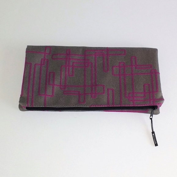 *D.L. Couch Gray with Fuchsia Linear Design Bag - Picture 3 of 6